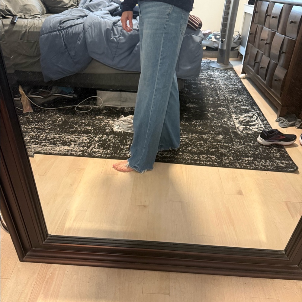 American Eagle  High Waisted wide leg Blue Jeans - Picture 2 of 8